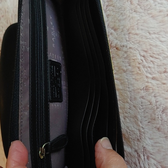 🌻RADLEY LONDON TWO-TONED BLACK AND YELLOW LARGE WALLET - Picture 5 of 11